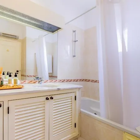 Family Holidays With Pool View Apartman Albufeira