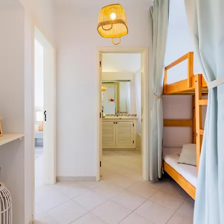 Family Holidays With Pool View Apartamento Albufeira