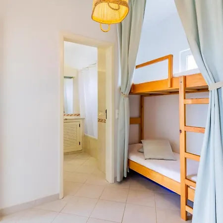 Apartamento Family Holidays With Pool View