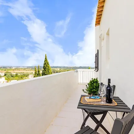 Family Holidays With Pool View Albufeira
