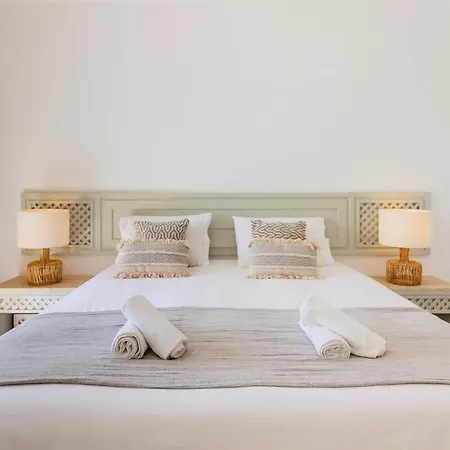Family Holidays With Pool View Apartamento *