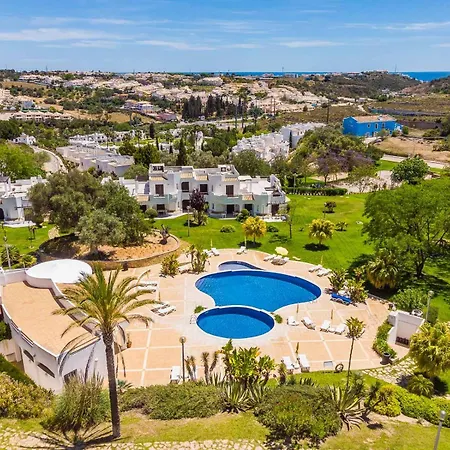 Family Holidays With Pool View Albufeira