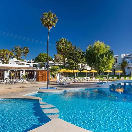 Family Holidays With Pool View Apartamento