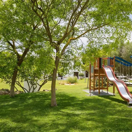 Family Holidays With Pool View *