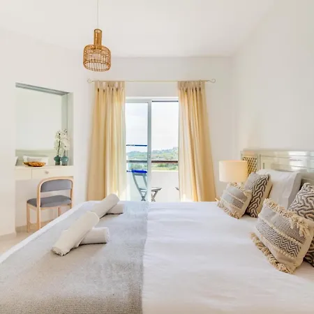 Family Holidays With Pool View Apartment *